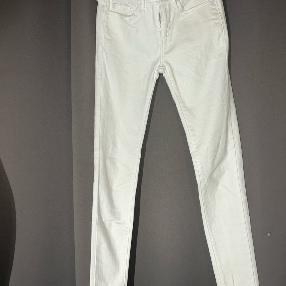 Levi’s DENIZEN white jeggings in size 0 (W24)